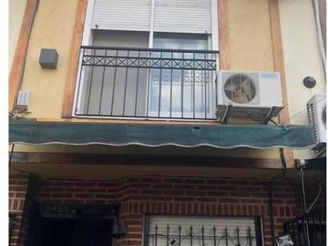 TRIPLEX 4 AMB. CON PATIO Y COCHERA