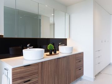 Condominio en edificio sustentable con vista al mar, campo de golf