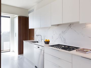 Condominio en edificio sustentable con vista al mar, campo de golf
