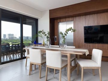 Condominio en edificio sustentable con vista al mar, campo de golf