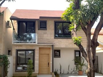 Hermosa vivienda nueva en Puerto Azul, contemporánea, equipada, lista para escriturar y entrar a vivir. Acabados de primera