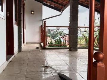Rumah 4 lantai Pondok Hijau gegerkalong dekat setiabudi bandung