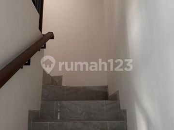 Dijual Rumah 3 LT di Lavon Swan City Murah