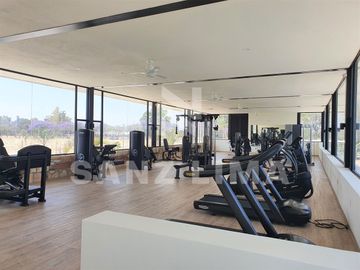 CASTELA RESIDENCIAL: Bella casa moderna y espaciosa, con excelente iluminación.