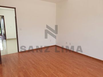 CASTELA RESIDENCIAL: Bella casa moderna y espaciosa, con excelente iluminación.