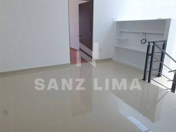 CASTELA RESIDENCIAL: Bella casa moderna y espaciosa, con excelente iluminación.