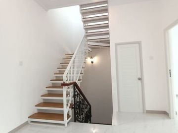 Dijual Rumah Mewah dan Cantik di Tanah Baru, Depok