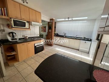 Casa en Venta en San Ramon / Colegio Juanita de Los Andes