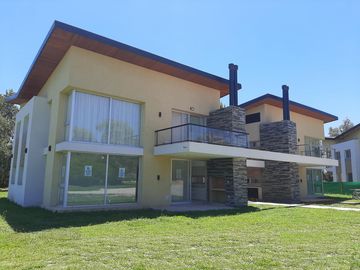 Departamento Dormi. Barrio Cerrado Santa Irene, Comarcas de Lujan