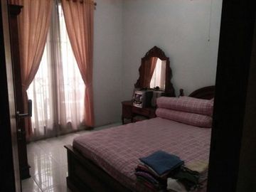 rumah di jati bening bekasi one gate lokasi strategis pinggir jalan Raya jalan ratna