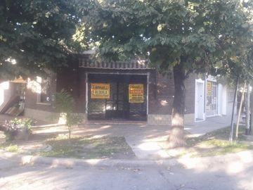 Venta de Casa con tres locales en Haedo Norte