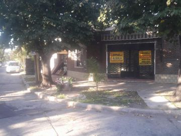 Venta de Casa con tres locales en Haedo Norte