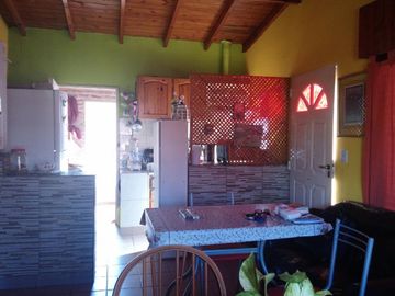 EXCELENTE CASA MULTIFAMILIAR.