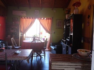 EXCELENTE CASA MULTIFAMILIAR.