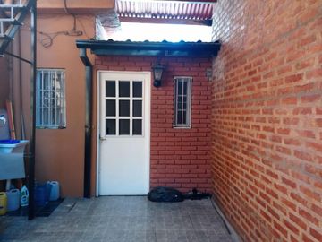 EXCELENTE CASA MULTIFAMILIAR.