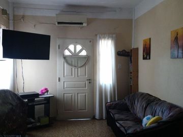 EXCELENTE CASA MULTIFAMILIAR.