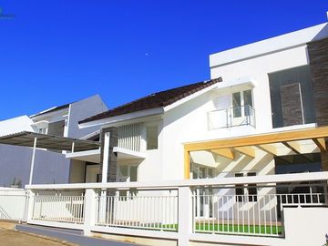 Rumah 2 Lantai Harga 1 Lantai GRATIS Semua Biaya Tanpa Bunga di Malang