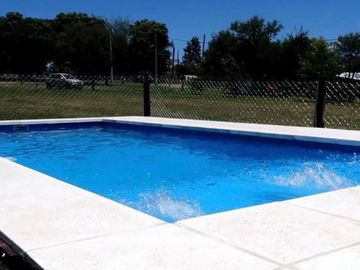 VENDO CASA 3 HABITACIONES Y PILETA A MTRS DEL LAGO EN POTRERO DE GARAY
