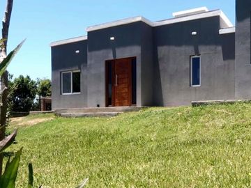 VENDO CASA 3 HABITACIONES Y PILETA A MTRS DEL LAGO EN POTRERO DE GARAY