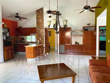 Casa Sola en Venta, Lomas de Cocoyoc, Morelos