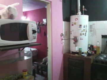 Casa americana en buen estado en Barrio Almafuerte