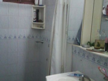 Casa americana en buen estado en Barrio Almafuerte