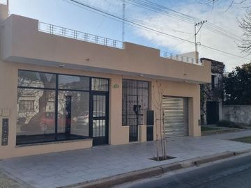 Casa con Departamento en venta en Lujan Centro