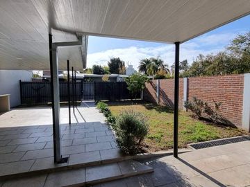 Casa con Departamento en venta en Lujan Centro