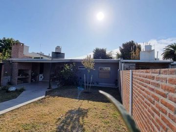 Casa con Departamento en venta en Lujan Centro