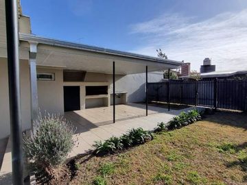 Casa con Departamento en venta en Lujan Centro