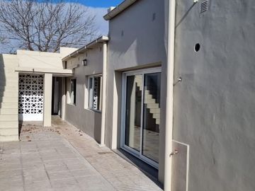 Casa con Departamento en venta en Lujan Centro