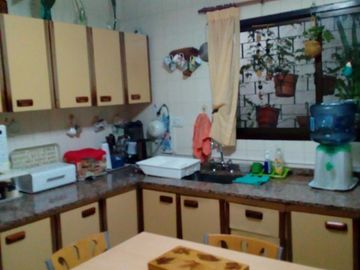 Excelente casa de dos plantas  en Saavedra