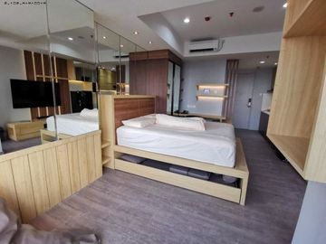 MURAH Grand Sungkono Lagoon Unit Masih Baru, 1BR Jadi Studio, Full Furnish
