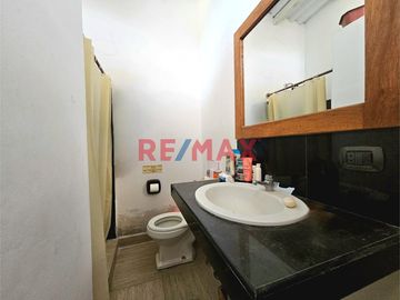 ¡Construye el éxito en el corazón de Máncora! 🏨

Terreno en venta con ubicación estratégica y doble acceso: 

👉 Acceso directo a la Av. Piura (Pan