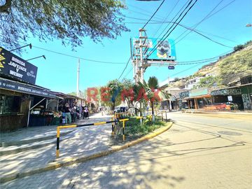 ¡Construye el éxito en el corazón de Máncora! 🏨

Terreno en venta con ubicación estratégica y doble acceso: 

👉 Acceso directo a la Av. Piura (Pan