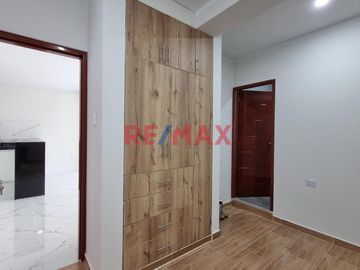 DEPARTAMENTO EN VENTA EN LA URBANIZACIÓN LOS SAUCES PIMENTEL
Un lugar seguro para vivir rodeado de parques y jardines,muy cerca de todo lo que necesi