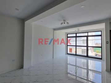 DEPARTAMENTO EN VENTA EN LA URBANIZACIÓN LOS SAUCES PIMENTEL
Un lugar seguro para vivir rodeado de parques y jardines,muy cerca de todo lo que necesi