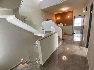 VENTA HERMOSAS CASAS CUMBRES PRIVADA VENECIA MODELO MURANO
