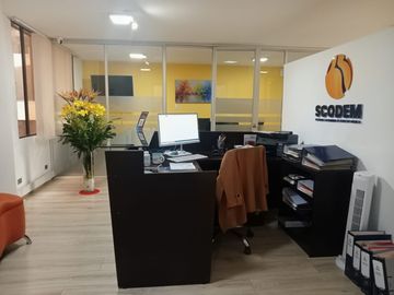 oficina en arriendo/venta en chico norte. Cod A1105141