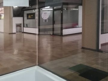 Vendo local comercial en Av. Gonzáles Suárez