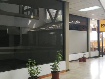 Vendo local comercial en Av. Gonzáles Suárez