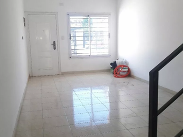 TRIPLEX 4 AMBIENTES EN VENTA FINANCIADO EN HASTA 60 CUOTAS FIJAS EN PESOS