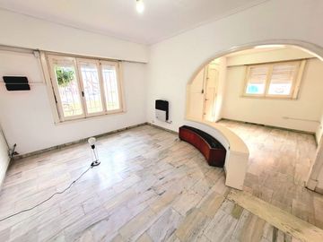 Chalet en venta en Castelar Norte