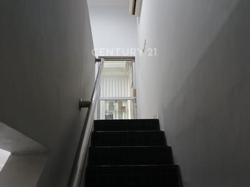 Ruko 3 Lantai Di Kawasan Komersil Soekarno Hatta Semarang