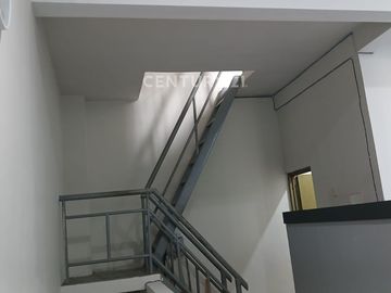 Ruko 3 Lantai Di Kawasan Komersil Soekarno Hatta Semarang