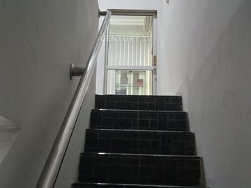 Ruko 3 Lantai Di Kawasan Komersil Soekarno Hatta Semarang
