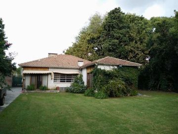 VENTA HURLINGHAM CLASICO CHALET EN BARRIO INGLES 1200 MTS