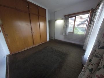 VENTA HURLINGHAM CLASICO CHALET EN BARRIO INGLES 1200 MTS