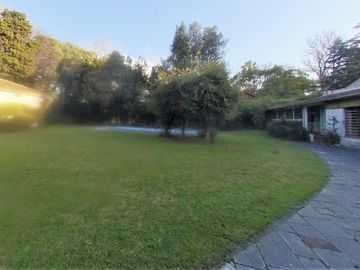 VENTA HURLINGHAM CLASICO CHALET EN BARRIO INGLES 1200 MTS