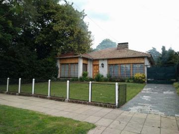 VENTA HURLINGHAM CLASICO CHALET EN BARRIO INGLES 1200 MTS